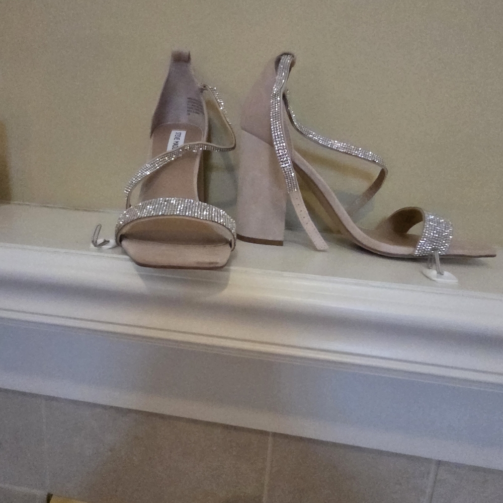 NEW Steve Madden Rhinestone Strap Block Heel Sandals. Never Worn